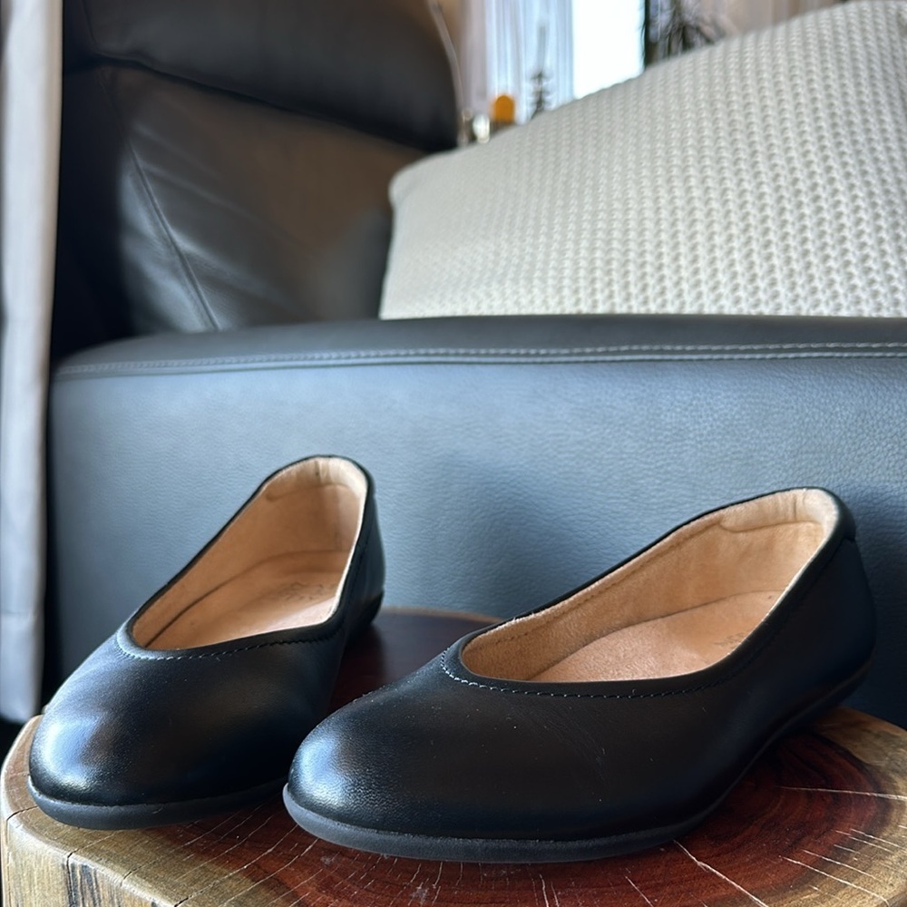 Naturalizer Vivienne Ballet almond pointed Flat black leather size 7.5 - Picture 2 of 6